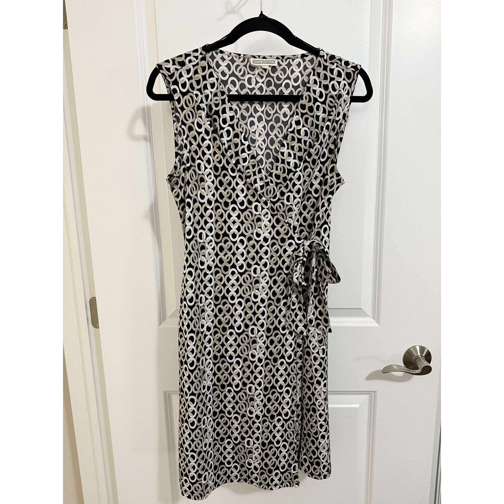 GENTLY WORN Dana Buchman Wrap-Style Dress – Size M